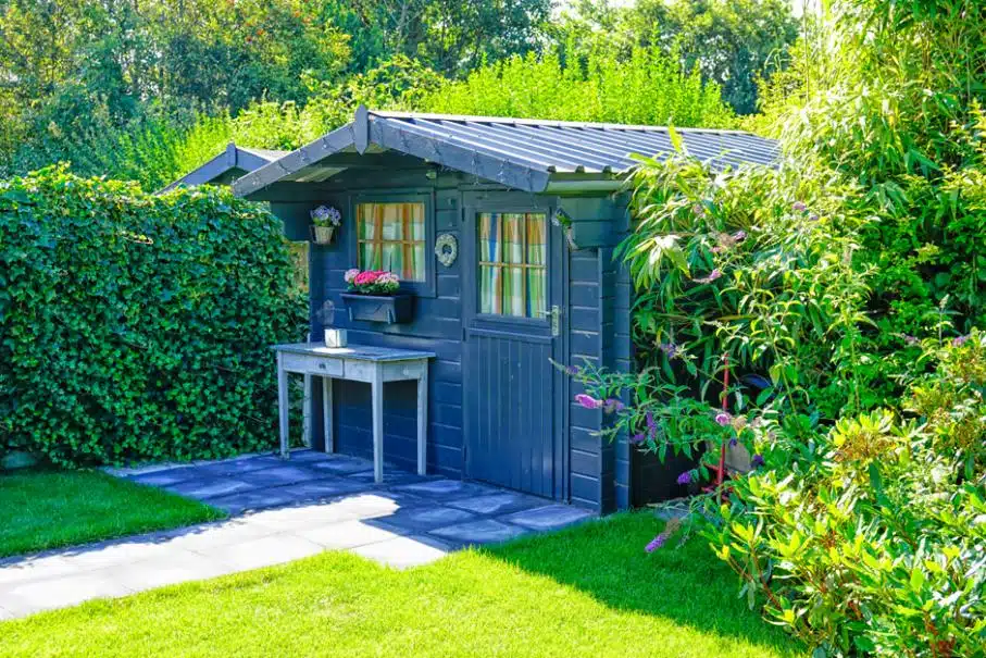 Les avantages d'un abri de jardin en bois pour votre espace extérieur